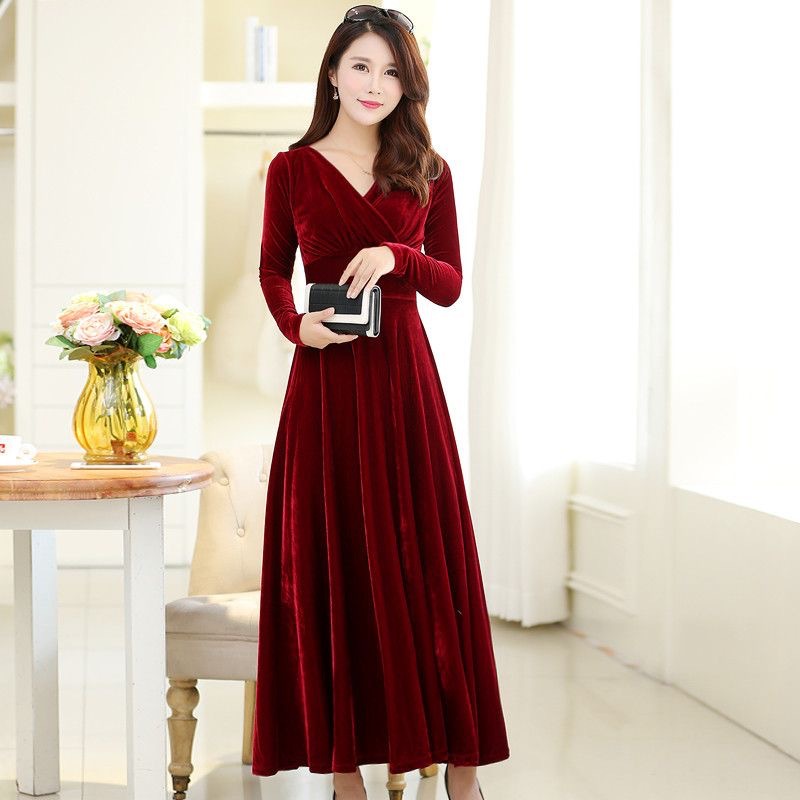 New Arrival Gold Velvet Plus-size Dress With Long Sleeves And A Full Skirt