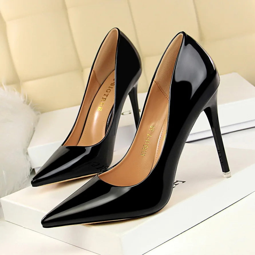 2024 Elegant Vintage Slip-On Pointed Toe Sandals for Ladies 7CM 10CM Heels Fashion Trend with Autumn & Summer Features