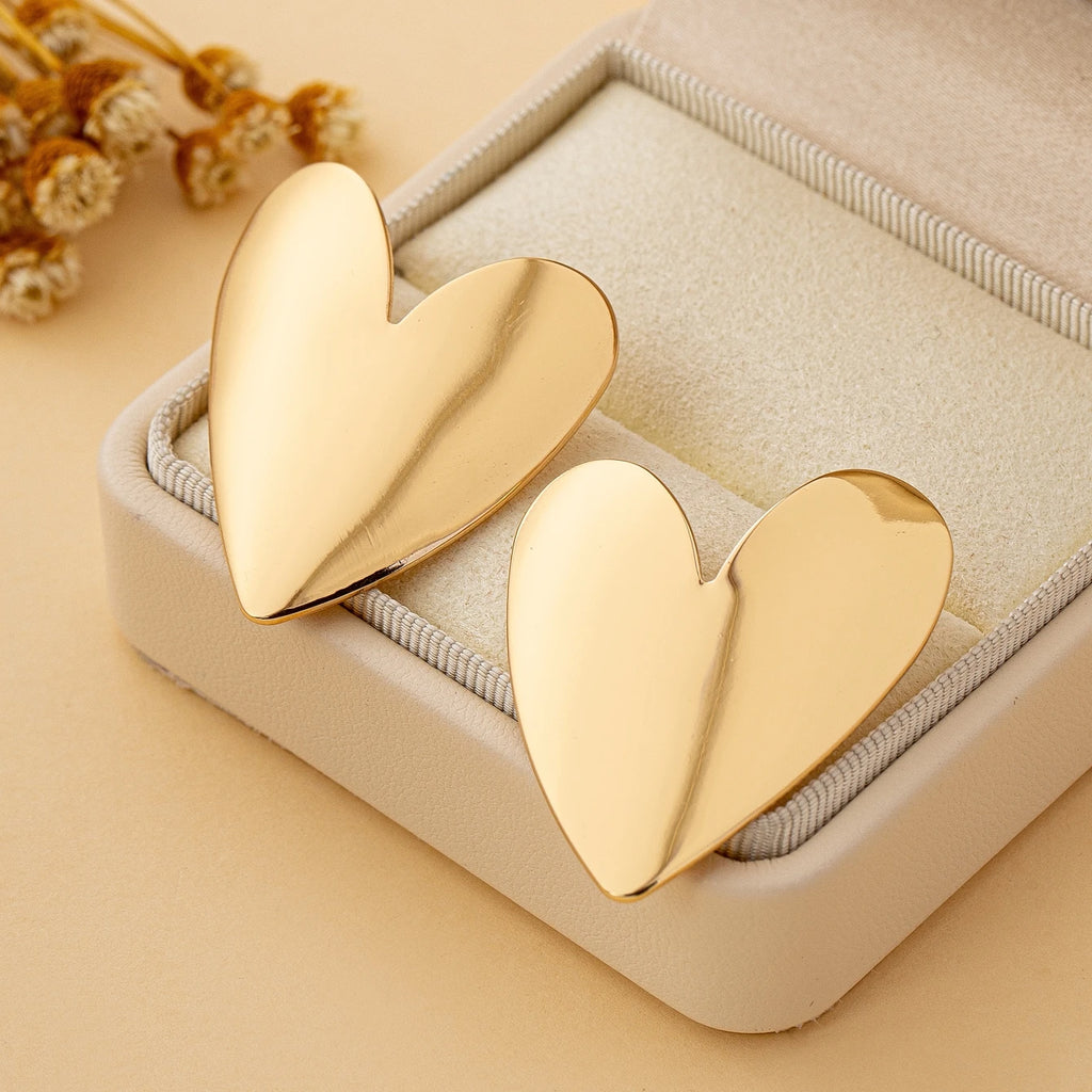 A Pair of Women's Earrings, Smooth Irregular Heart-Shaped Earrings, Suitable for Everyday Wear and Vacation Wear