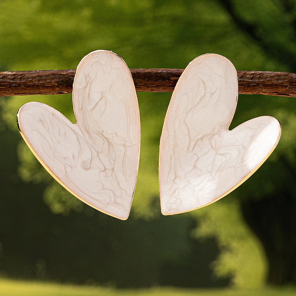 A Pair of Women's Earrings, Smooth Irregular Heart-Shaped Earrings, Suitable for Everyday Wear and Vacation Wear