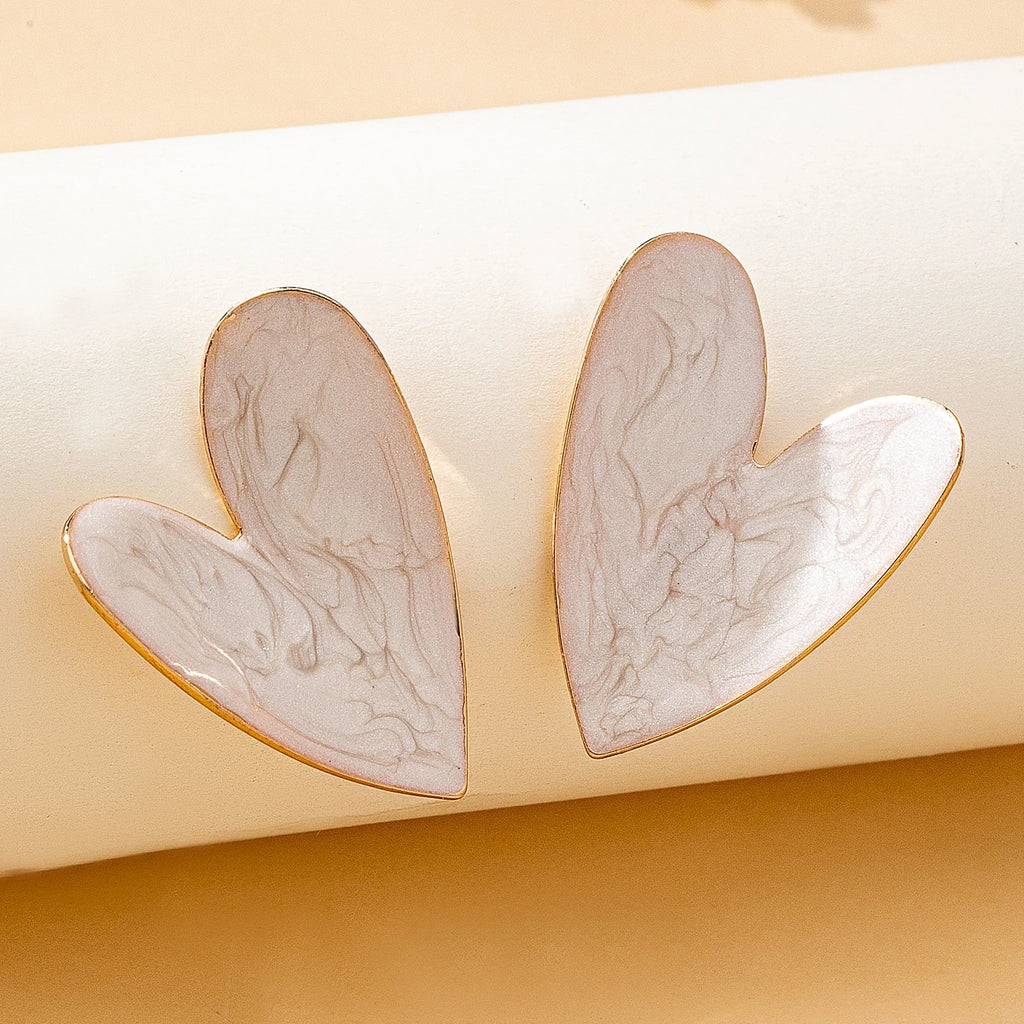A Pair of Women's Earrings, Smooth Irregular Heart-Shaped Earrings, Suitable for Everyday Wear and Vacation Wear