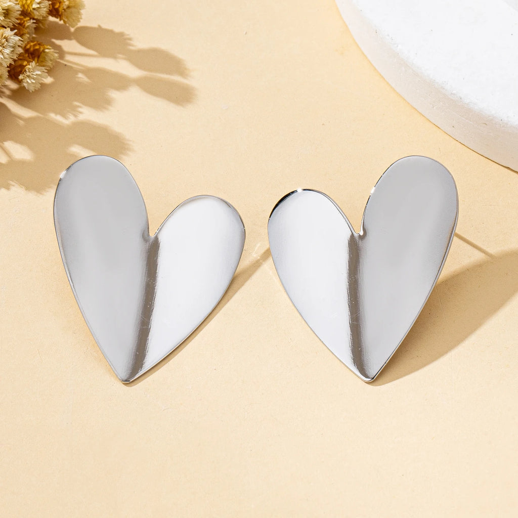 A Pair of Women's Earrings, Smooth Irregular Heart-Shaped Earrings, Suitable for Everyday Wear and Vacation Wear
