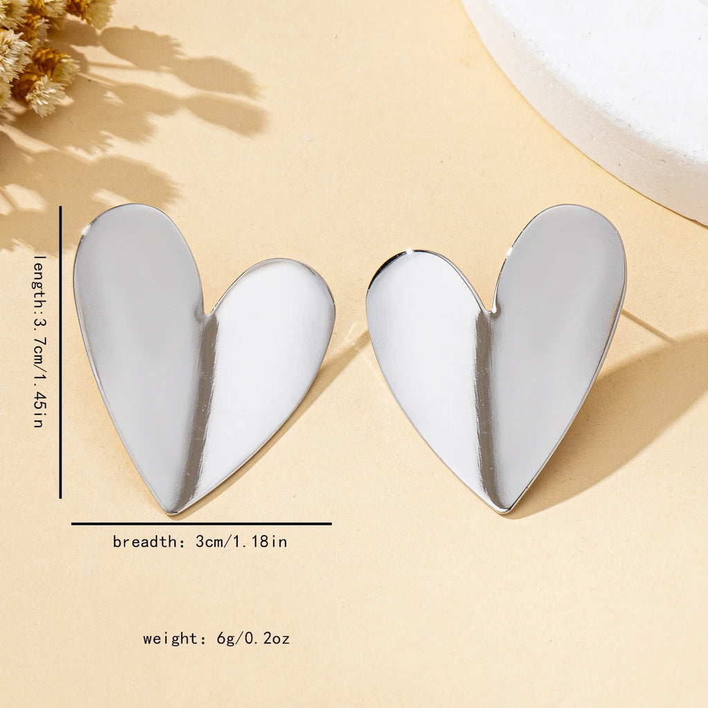 A Pair of Women's Earrings, Smooth Irregular Heart-Shaped Earrings, Suitable for Everyday Wear and Vacation Wear