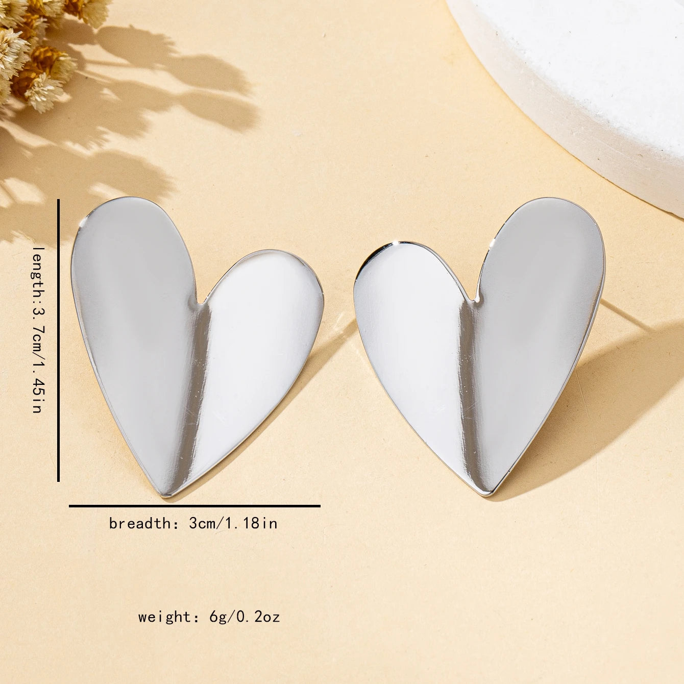 A Pair of Women's Earrings, Smooth Irregular Heart-Shaped Earrings, Suitable for Everyday Wear and Vacation Wear